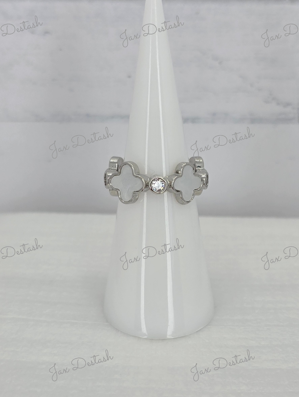 Silver Tone Clover Cluster Mother Of Pearl Ring RG036